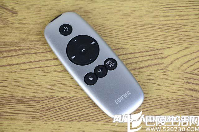 时尚小巧的遥控器