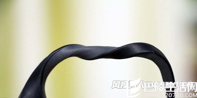 韧性极强的耳挂