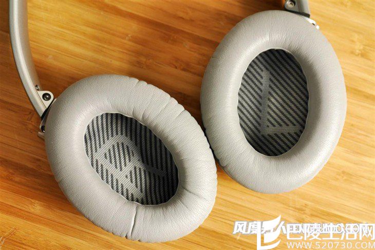 在耳罩内标左右是BOSE的经典设计元素 在耳罩内标左右是BOSE的经典设计元素
