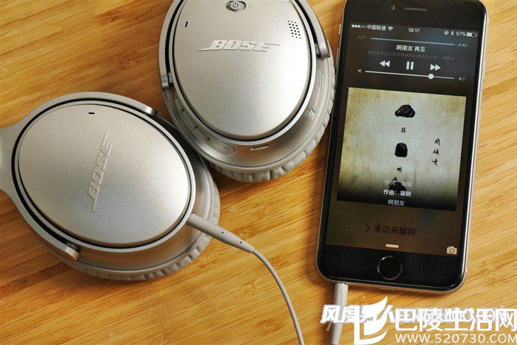 如果使用有线连接方式,满电下QC35支持40小时的降噪播放 如果使用有线连接方式,满电下QC35支持40小时的降噪播放