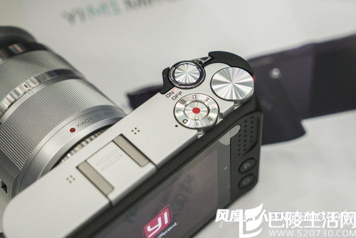 小蚁M1的开机、快门以及模式转盘和参数拨轮设计