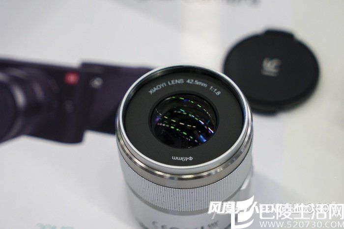 小蚁推出的自主品牌42.5mm F1.8镜头