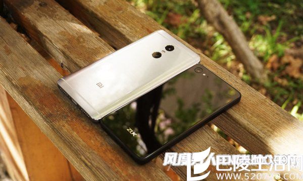 联想ZUK Z2和红米Pro背部对比 联想ZUK Z2和红米Pro背部对比