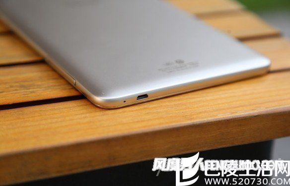 荣耀平板2侧面