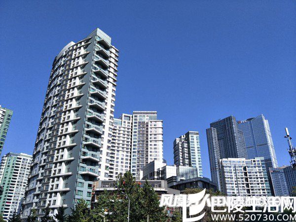 随手拍样张(光圈：f/1.7、ISO速度：33、曝光时间：1/1524秒)