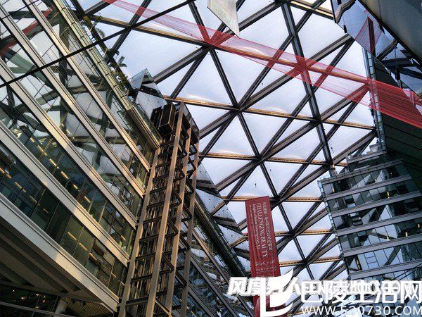 随手拍样张(光圈：f/1.7、ISO速度：64、曝光时间：1/384秒)