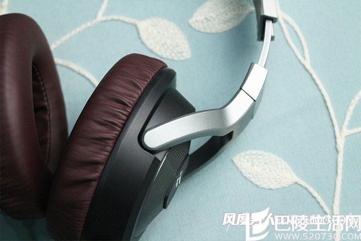 耳机可旋转设计 耳机可旋转设计