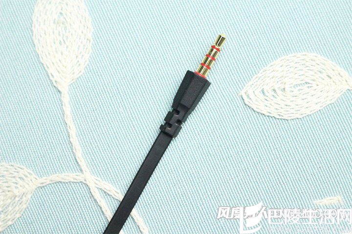 耳机3.5mm插口以及扁平式线材