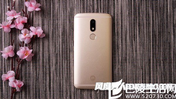 Moto M手机背面