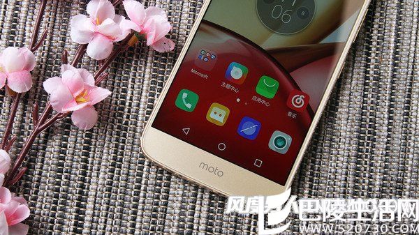 Moto M手机外观