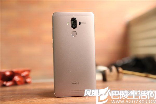 4000mAh大电池+快充 4000mAh大电池+快充