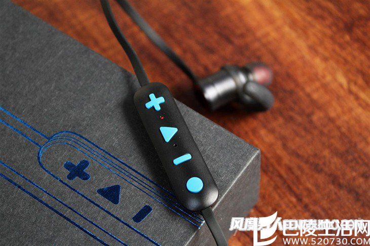 弄客SNOW运动激励耳机按键