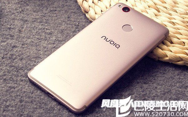 努比亚miniS背面