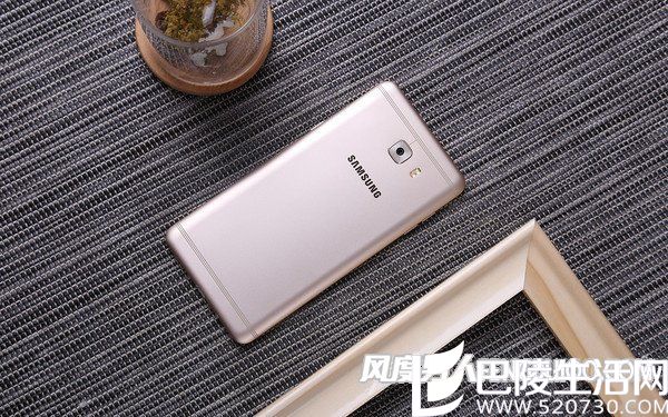 三星C9 Pro全金属机身 三星C9 Pro全金属机身