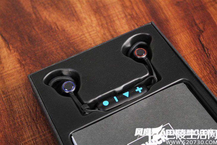 弄客SNOW运动激励耳机包装