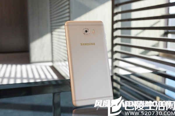 三星C9 Pro背面概览 三星C9 Pro背面概览