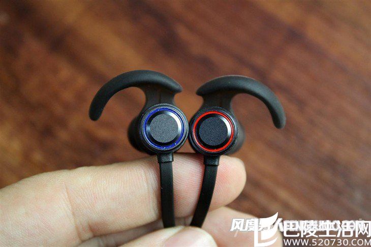 弄客SNOW运动激励耳机外观设计