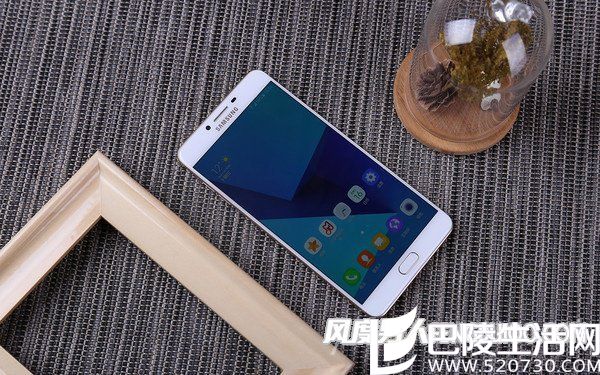 三星C9 Pro6英寸显示屏 三星C9 Pro6英寸显示屏