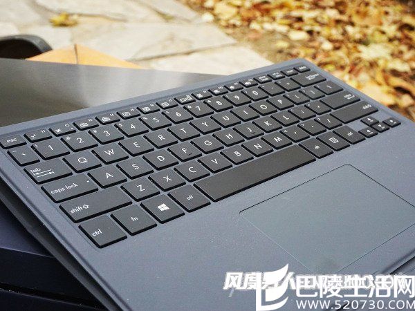 华硕灵焕3键盘板面