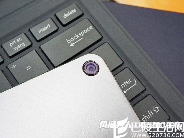 华硕灵焕3后置摄像头