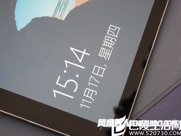 华硕灵焕3屏幕特写