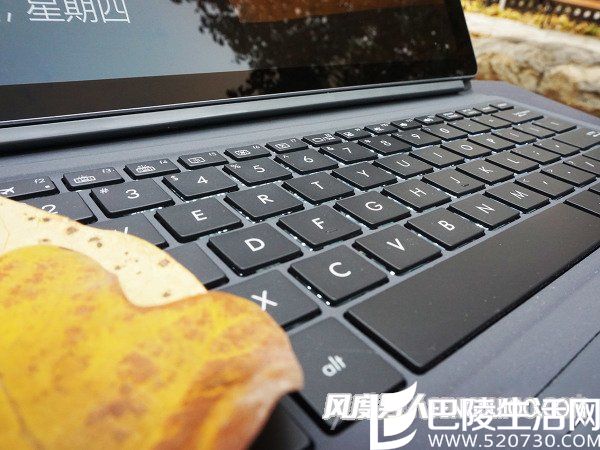 华硕灵焕3键盘板面