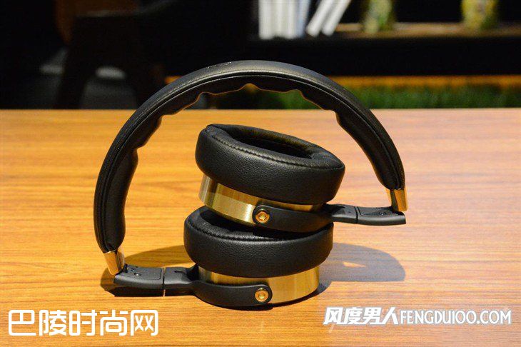 小米新款头戴式耳机折叠