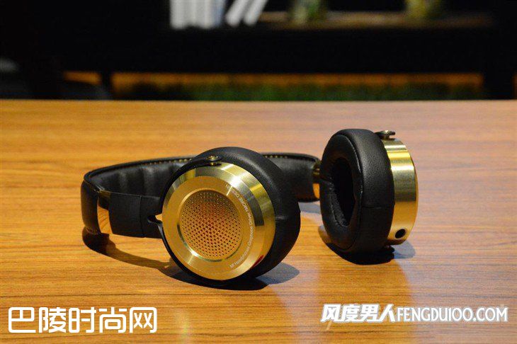小米新款头戴式耳机外观设计