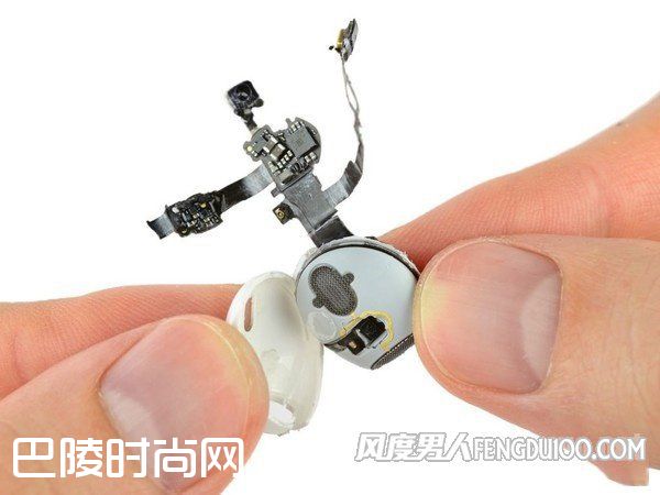 线缆和扬声器交织在一起 线缆和扬声器交织在一起