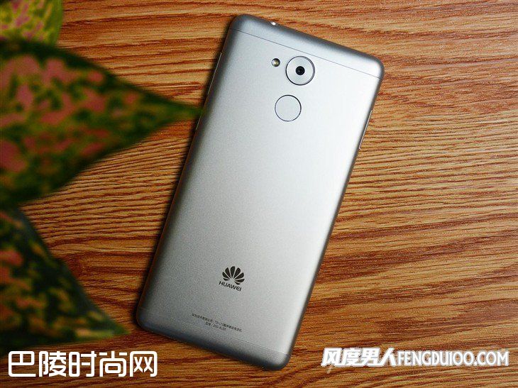  华为畅享6S背面