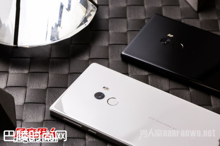 小米MIX皓月白侧面 小米MIX皓月白侧面