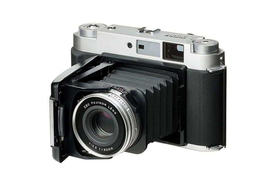 fujifilm-gf670-returns-for-limited-time-1.jpg