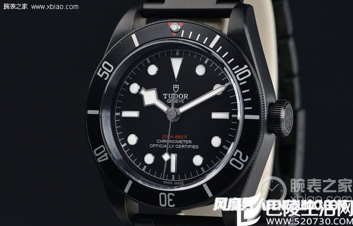 启承碧湾黑色腕表为不锈钢潜水表款