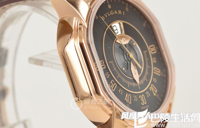 棕色鳄鱼皮表带款式典雅,质地坚韧 棕色鳄鱼皮表带款式典雅,质地坚韧