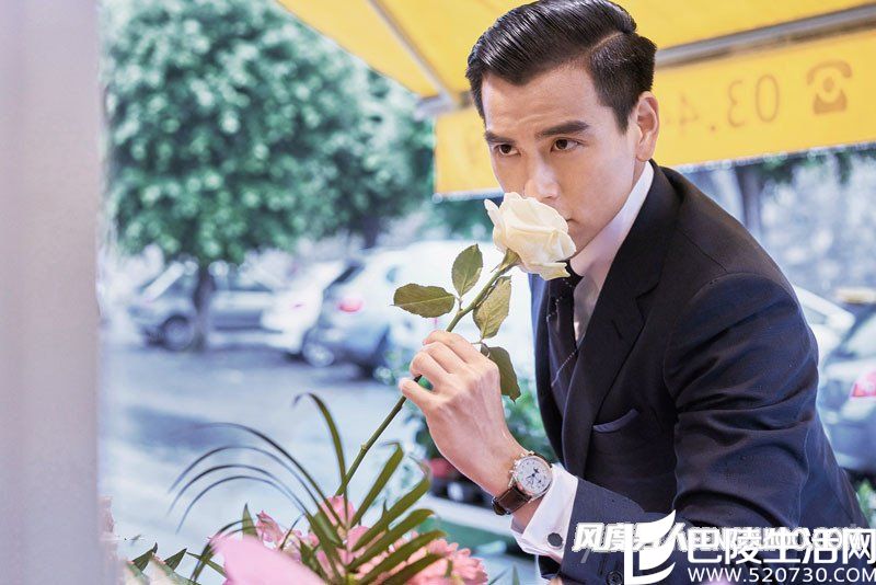 彭于晏佩戴浪琴腕表 彭于晏佩戴浪琴腕表