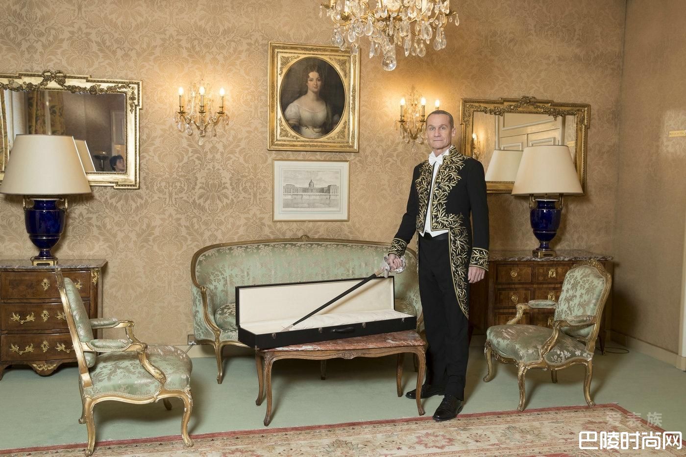 Chopard萧邦为法兰西学院院士安德烈·马金(Andreï Makine)锻造佩剑