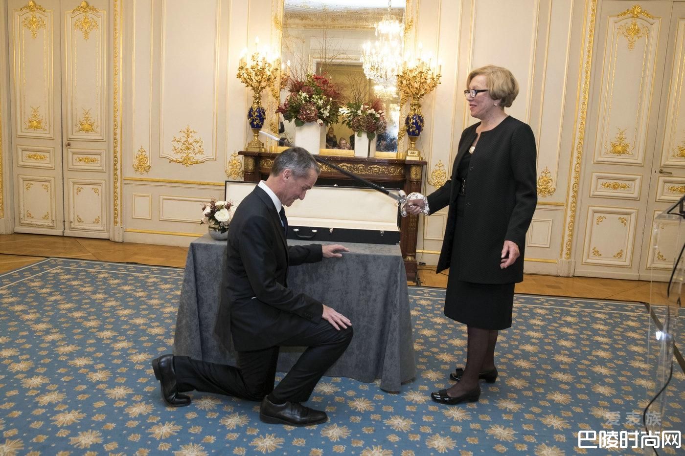 Chopard萧邦为法兰西学院院士安德烈·马金(Andreï Makine)锻造佩剑