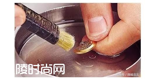 机械表定期洗油,很多人没放在心上!