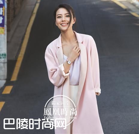 女神高圆圆戴多彩腕表美出高度