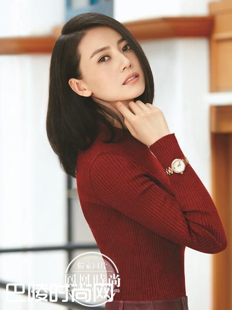 女神高圆圆戴多彩腕表美出高度