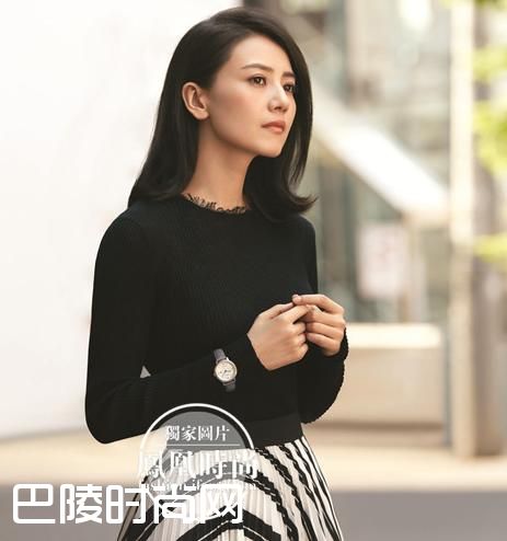 女神高圆圆戴多彩腕表美出高度