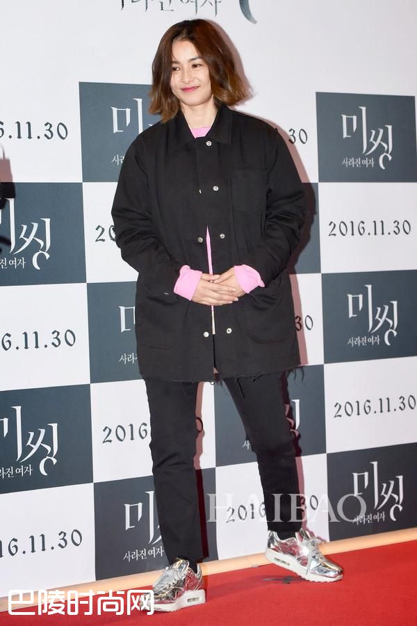 姜惠贞与现身电影《Missing:消失的女人》的VIP试映式