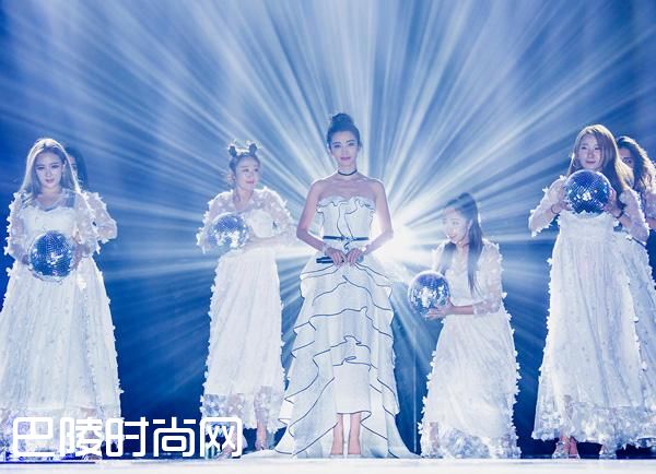 惊喜女神李冰冰佩戴宝齐莱雅丽嘉天鹅腕表甜蜜首秀