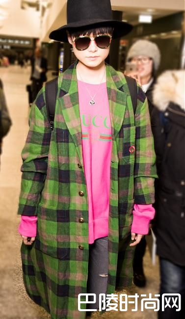 李宇春佩戴Gucci腕表首饰亮相米兰机场;GUCCI；古驰腕表