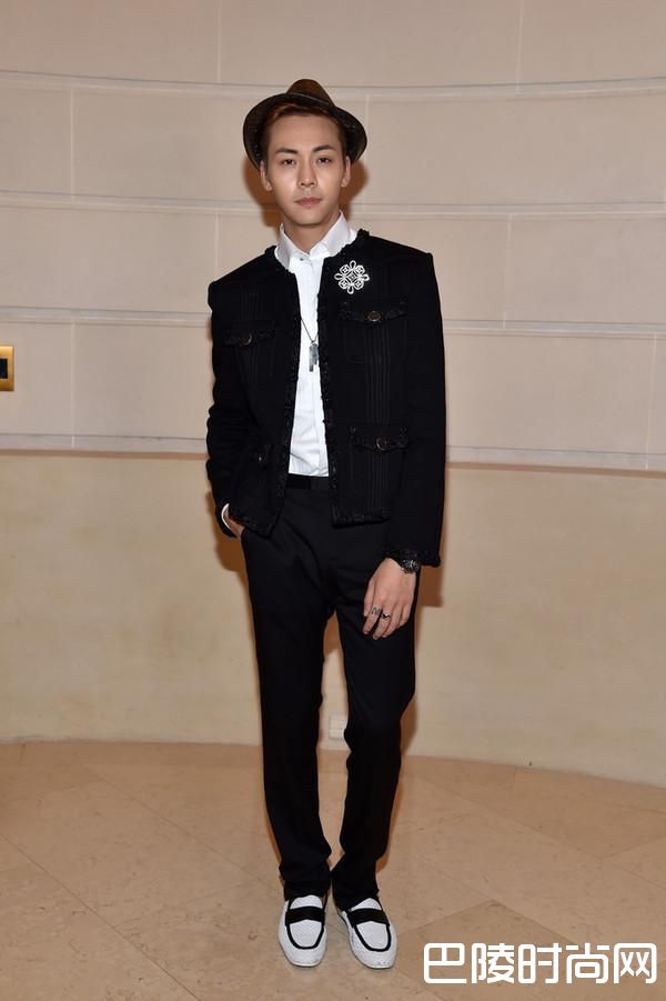 陈伟霆现身香奈儿(Chanel) 2016/17“巴黎大都会”高级手工坊系列大秀