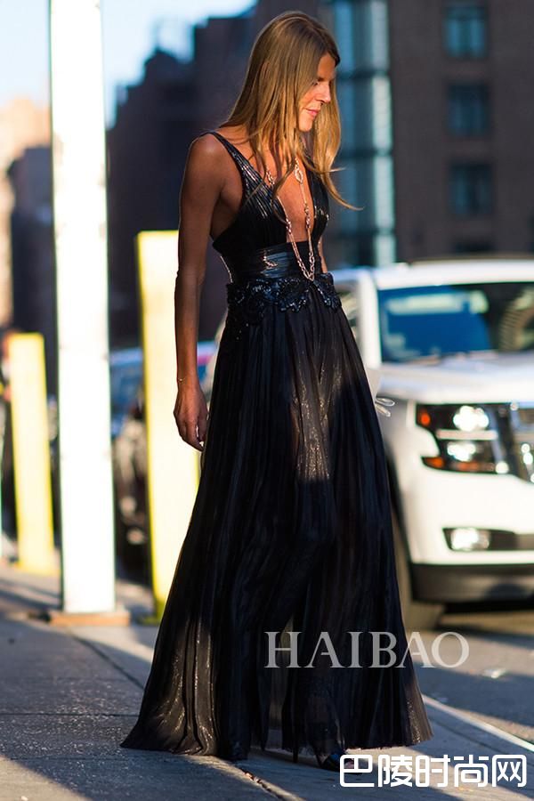 《Vogue》日本版自由时装总监及创意顾问安娜·戴洛·罗素(Anna Dello Russo)