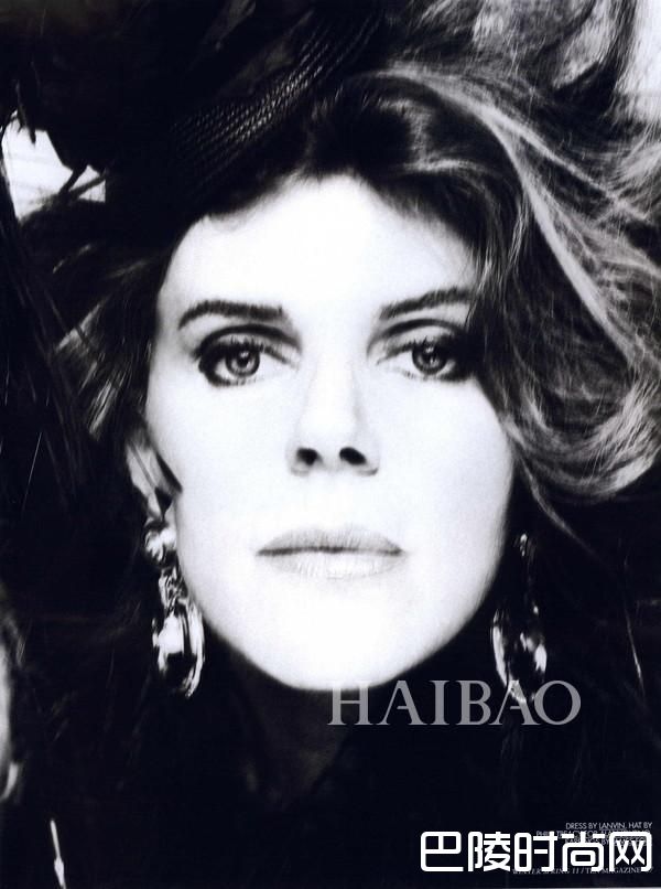 《Vogue》日本版自由时装总监及创意顾问安娜·戴洛·罗素(Anna Dello Russo)