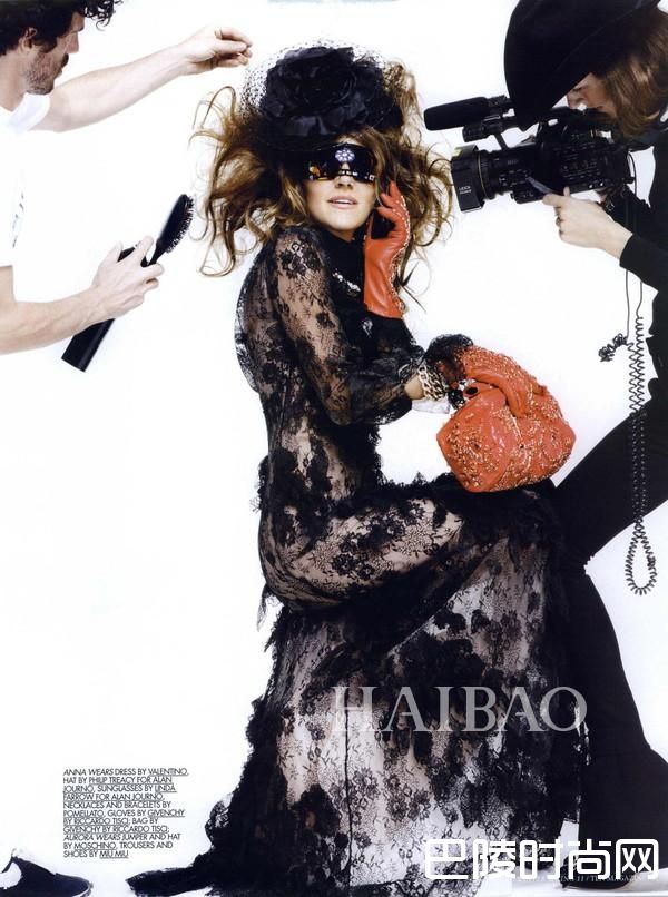 《Vogue》日本版自由时装总监及创意顾问安娜·戴洛·罗素(Anna Dello Russo)