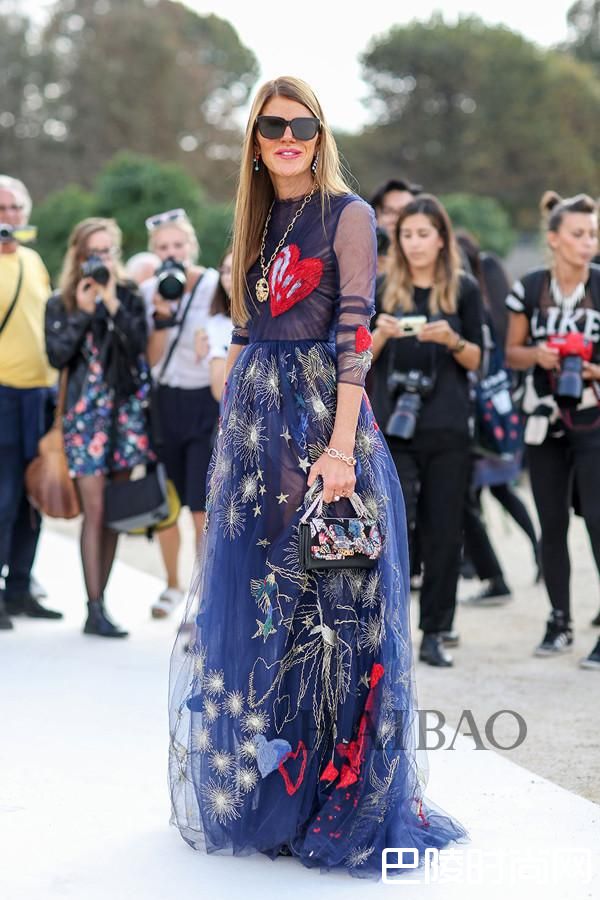 《Vogue》日本版自由时装总监及创意顾问安娜·戴洛·罗素(Anna Dello Russo)