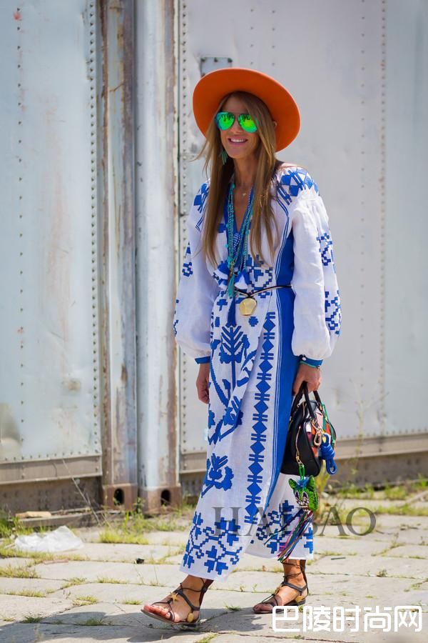 安娜·戴洛·罗素(Anna Dello Russo) 演绎趣味包包挂饰